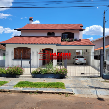 CASA COM 2 PAVIMENTOS À VENDA NO CENTRO NORTE